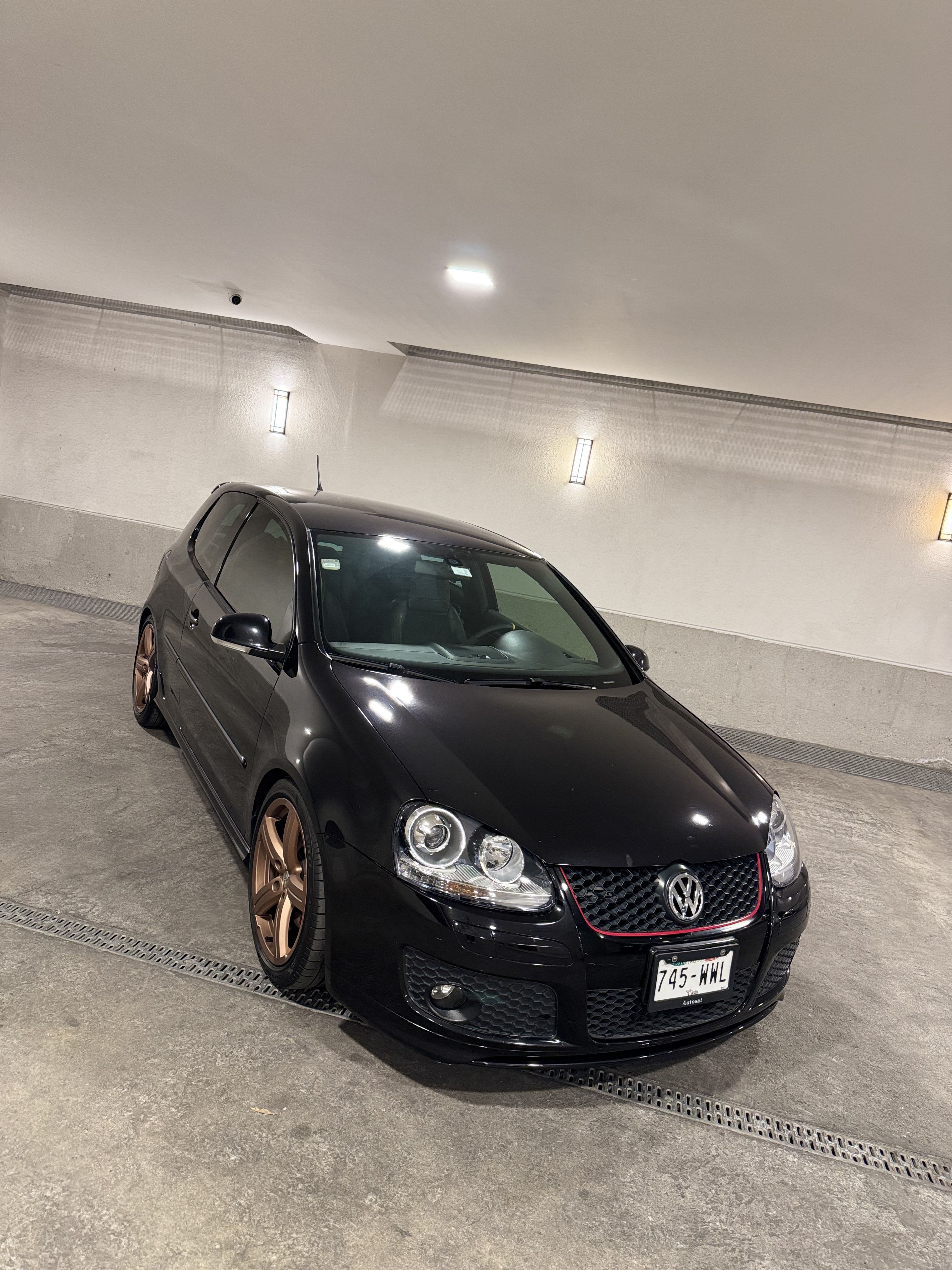 GOLF GTI PIRELLI 