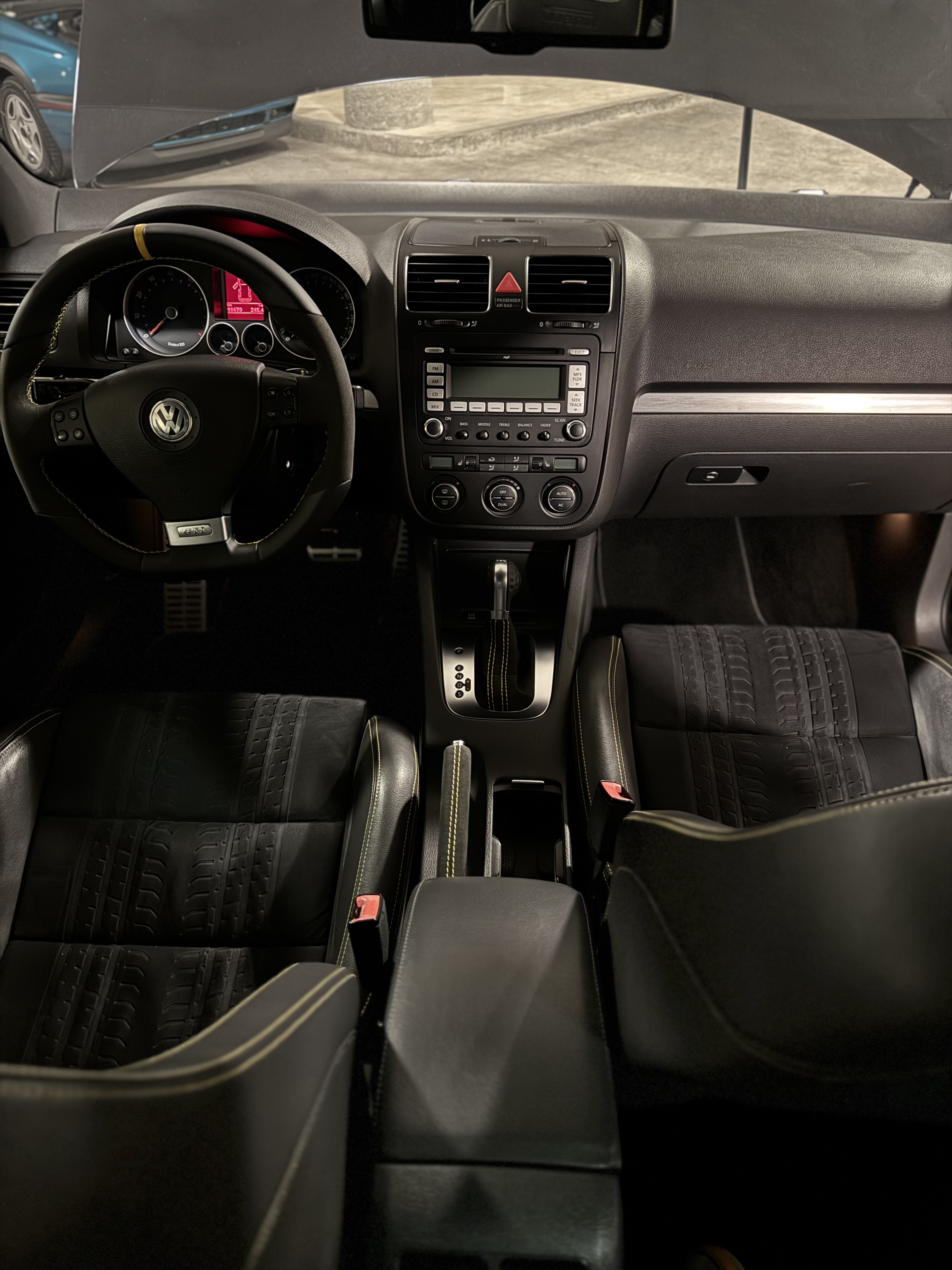 GOLF GTI PIRELLI 